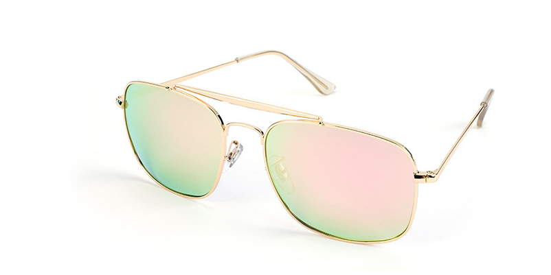 Beachy Cover Ups' Metal Framed Polarized Sunglasses with pink mirrored lenses for beachgoers.