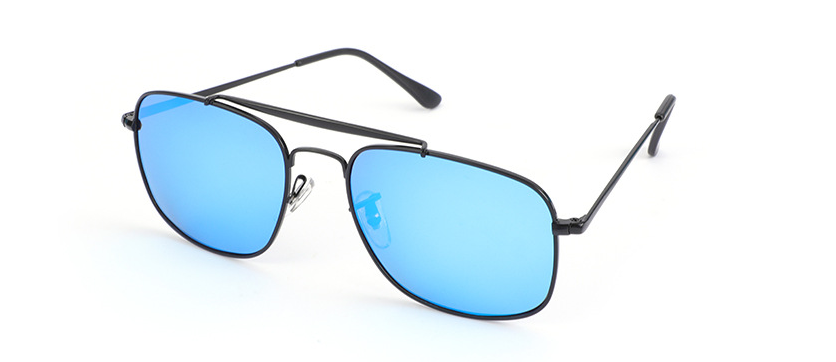 Beachy Cover Ups' Metal Framed Polarized Sunglasses are perfect for beachgoers.